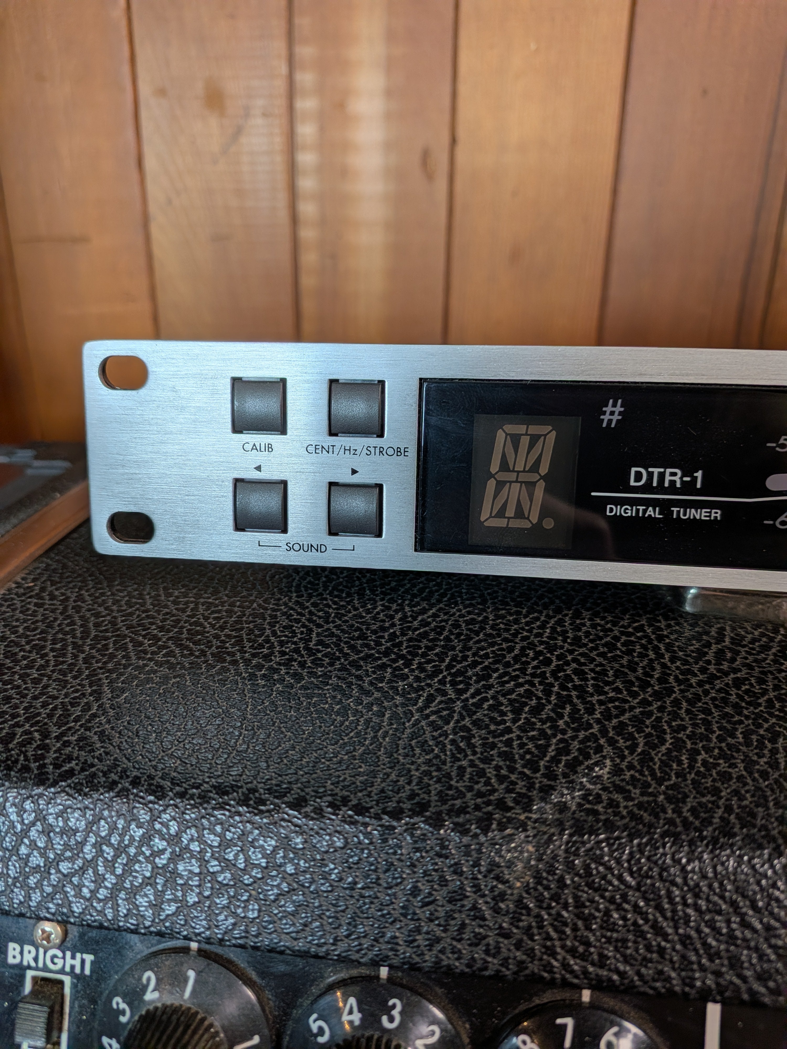 Korg ToneWorks DTR-1 Rack Tuner (Used) – Acoustic Music Shop