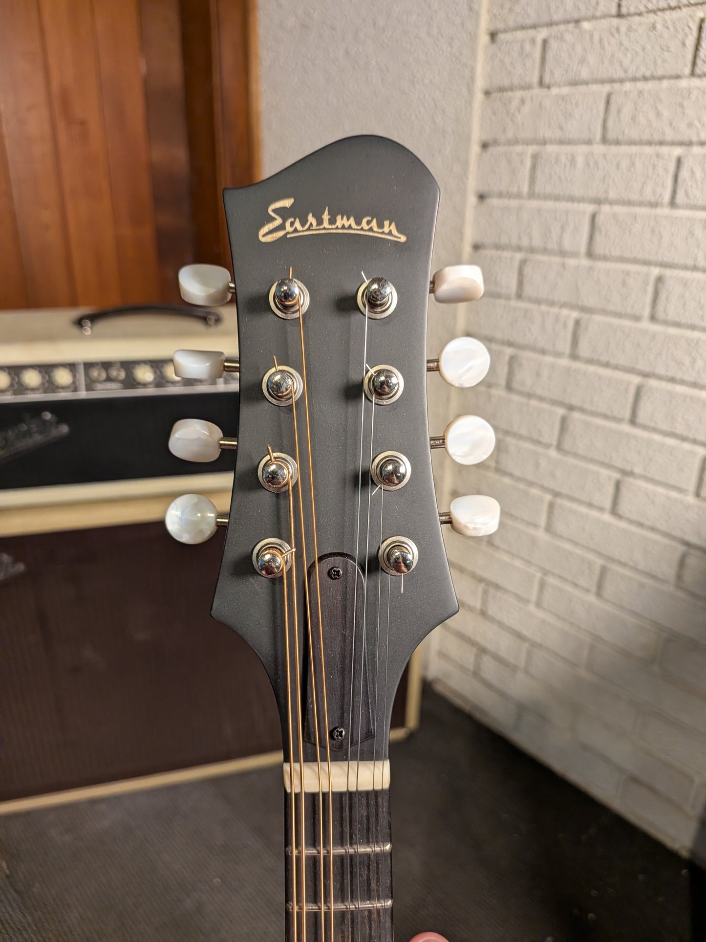 Eastman MD305E A-Style Electric/Acoustic Mandolin w/Gig Bag - Sunburst (B-Stock Serial #N2402611)