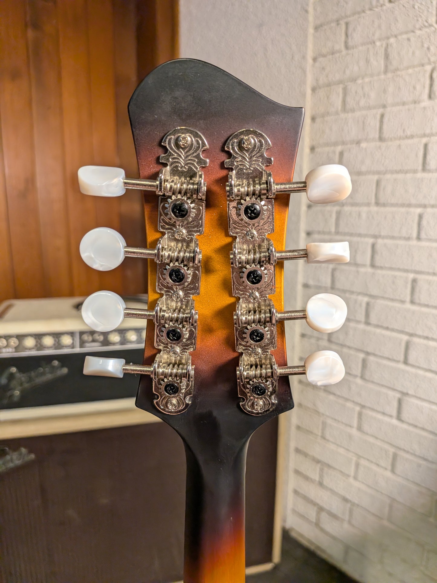 Eastman MD305E A-Style Electric/Acoustic Mandolin w/Gig Bag - Sunburst (B-Stock Serial #N2402611)