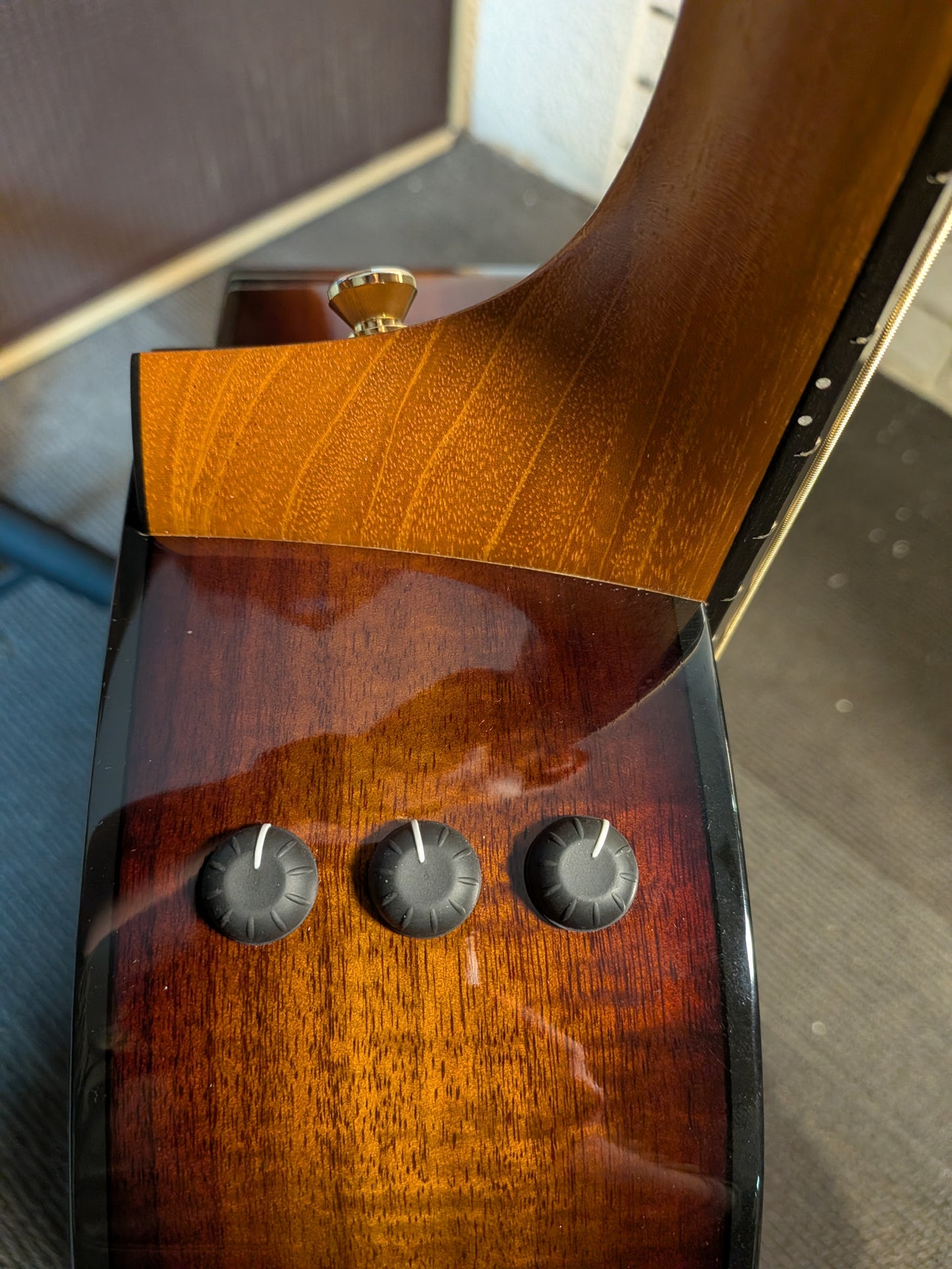 Taylor 224ce-K DLX Grand Auditorium Koa Acoustic/Electric Guitar w/ Case (2023)