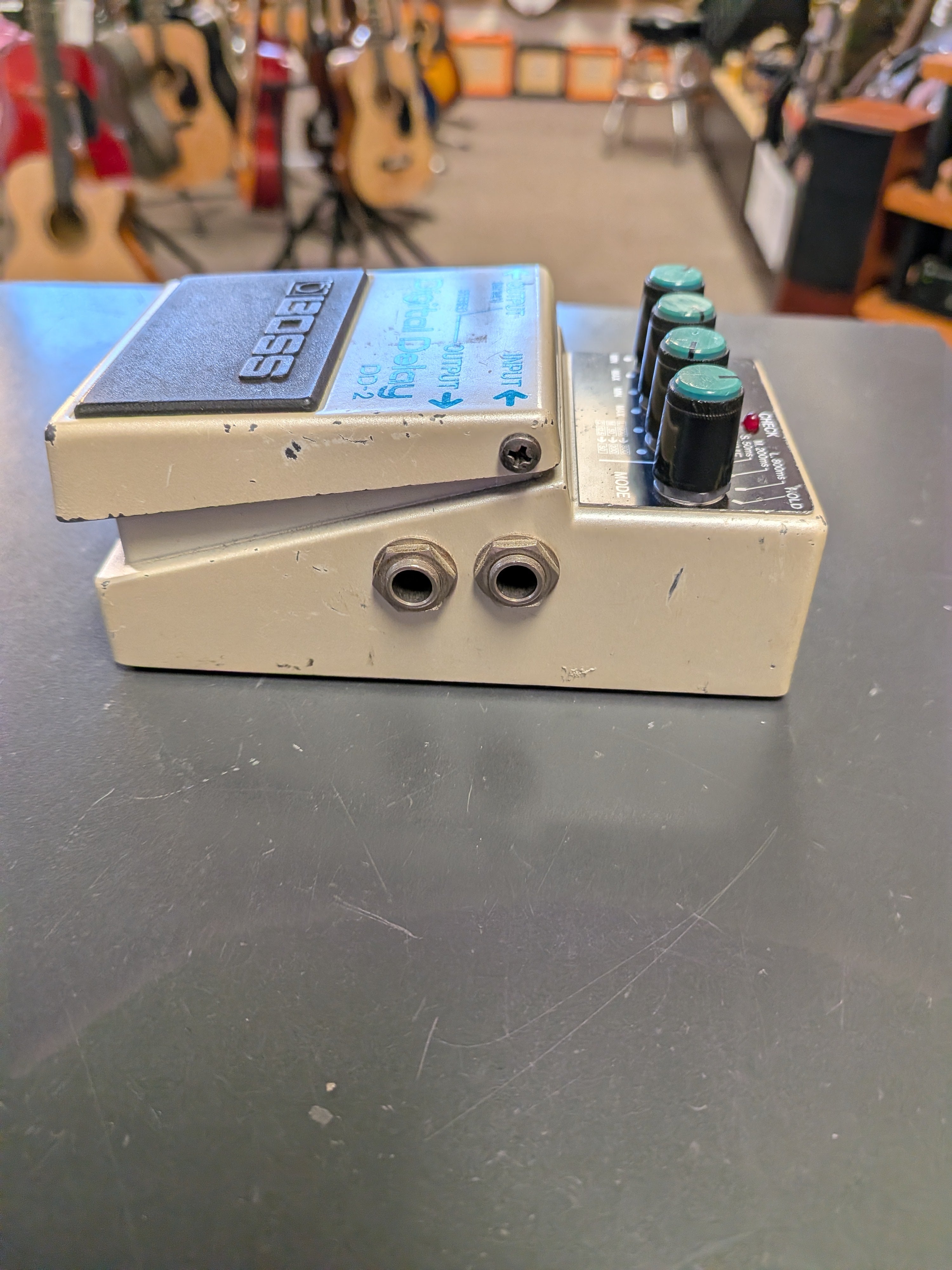 Boss DD-2 Digital Delay Pedal (1985) – Acoustic Music Shop