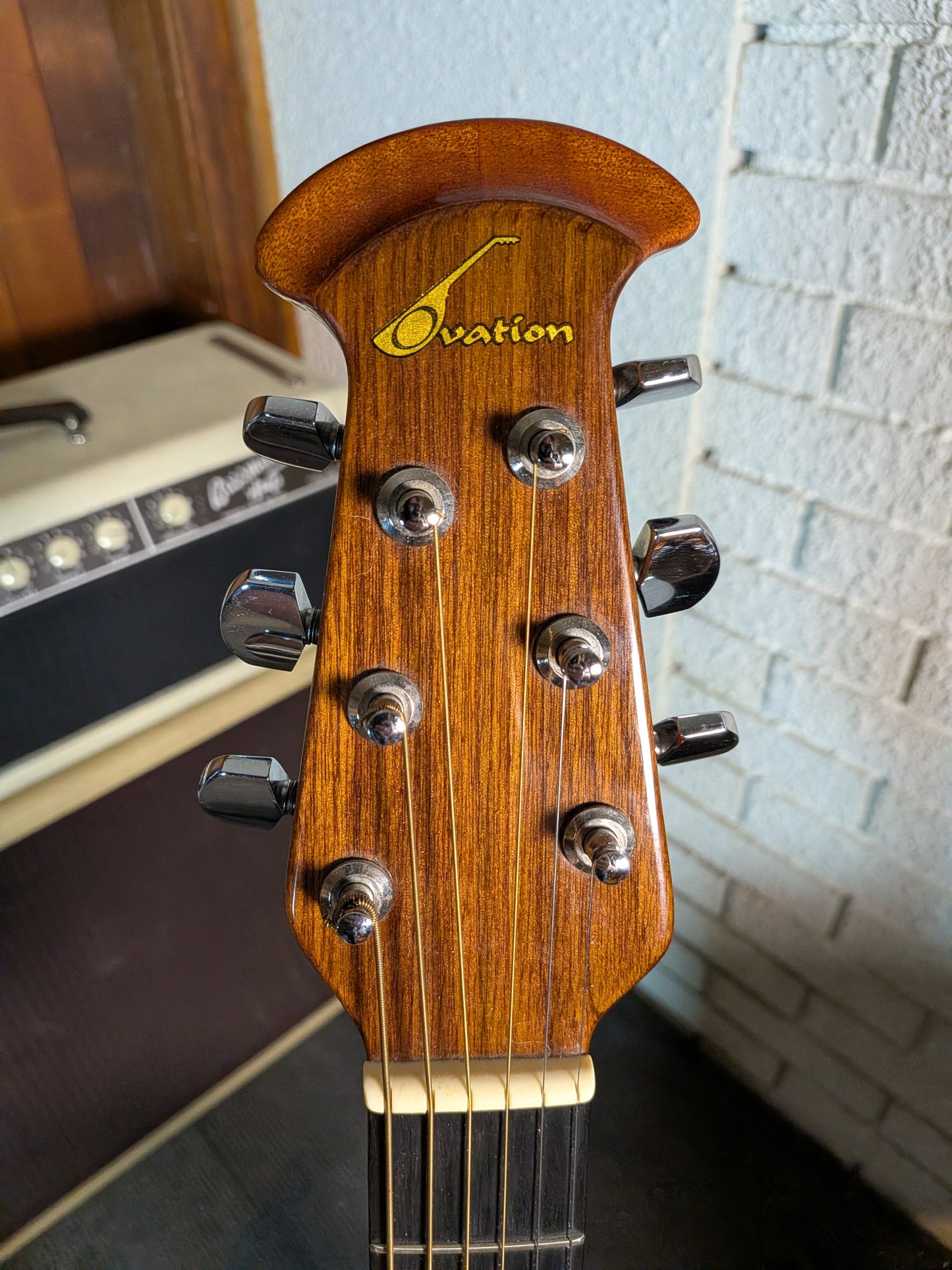 Ovation 1111 Balladeer Acoustic Guitar w/Case - Natural (1981)