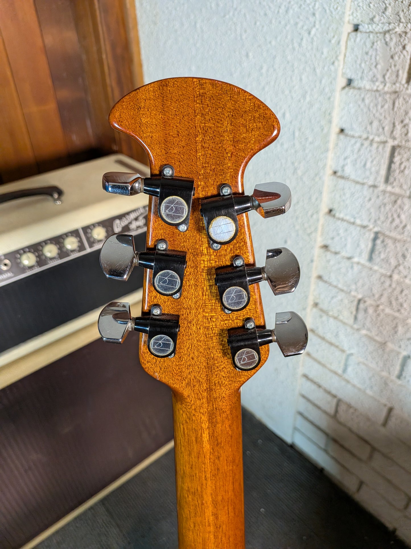 Ovation 1111 Balladeer Acoustic Guitar w/Case - Natural (1981)