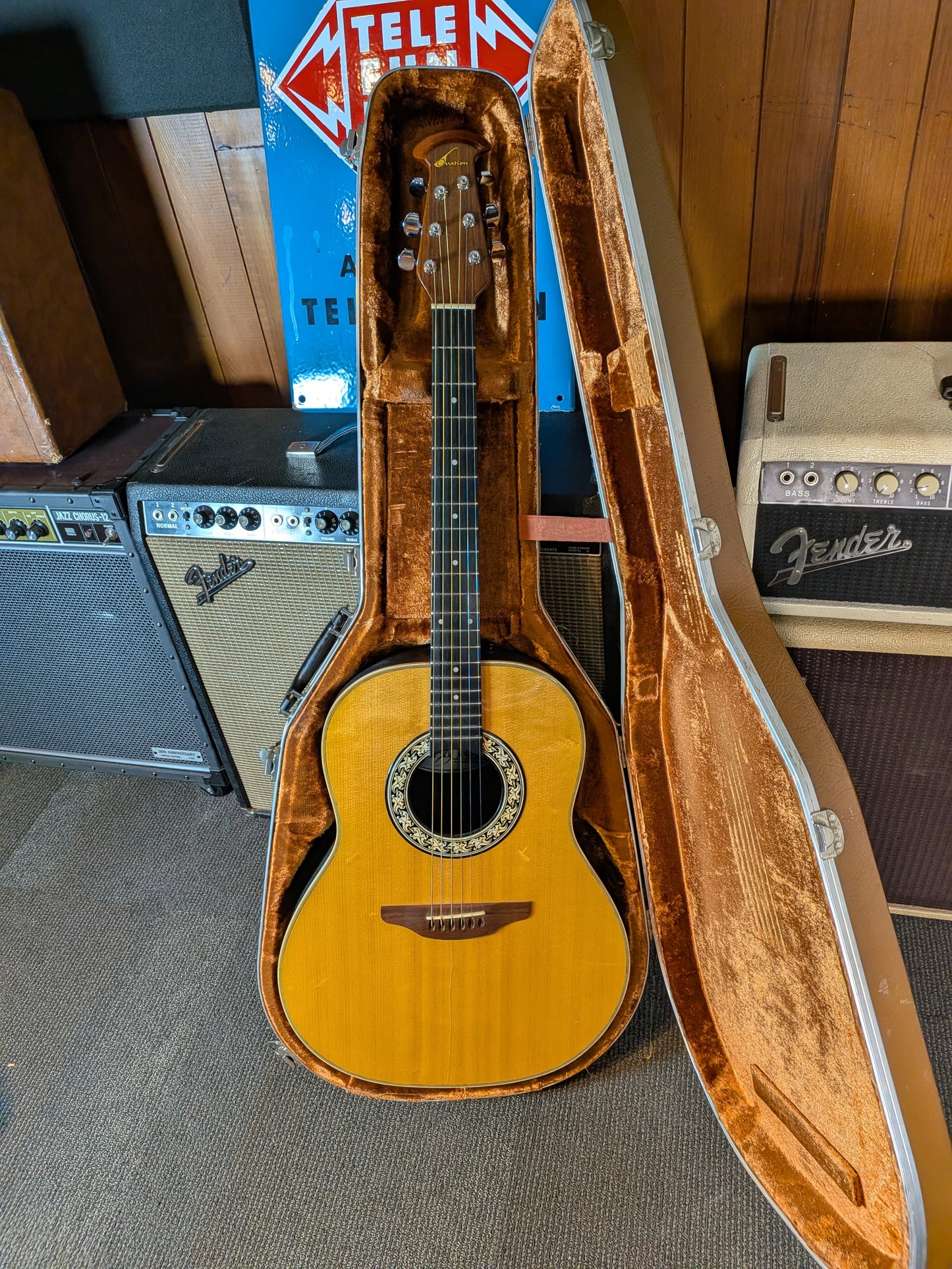 Ovation 1111 Balladeer Acoustic Guitar w/Case - Natural (1981)