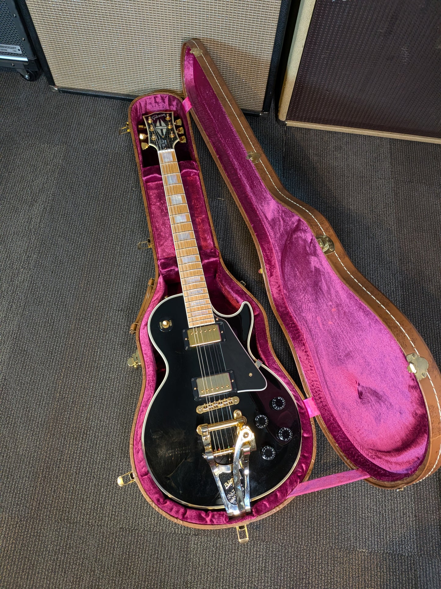 Gibson Custom Les Paul Custom Electric Guitar w/Maple Fretboard & Case (2011)