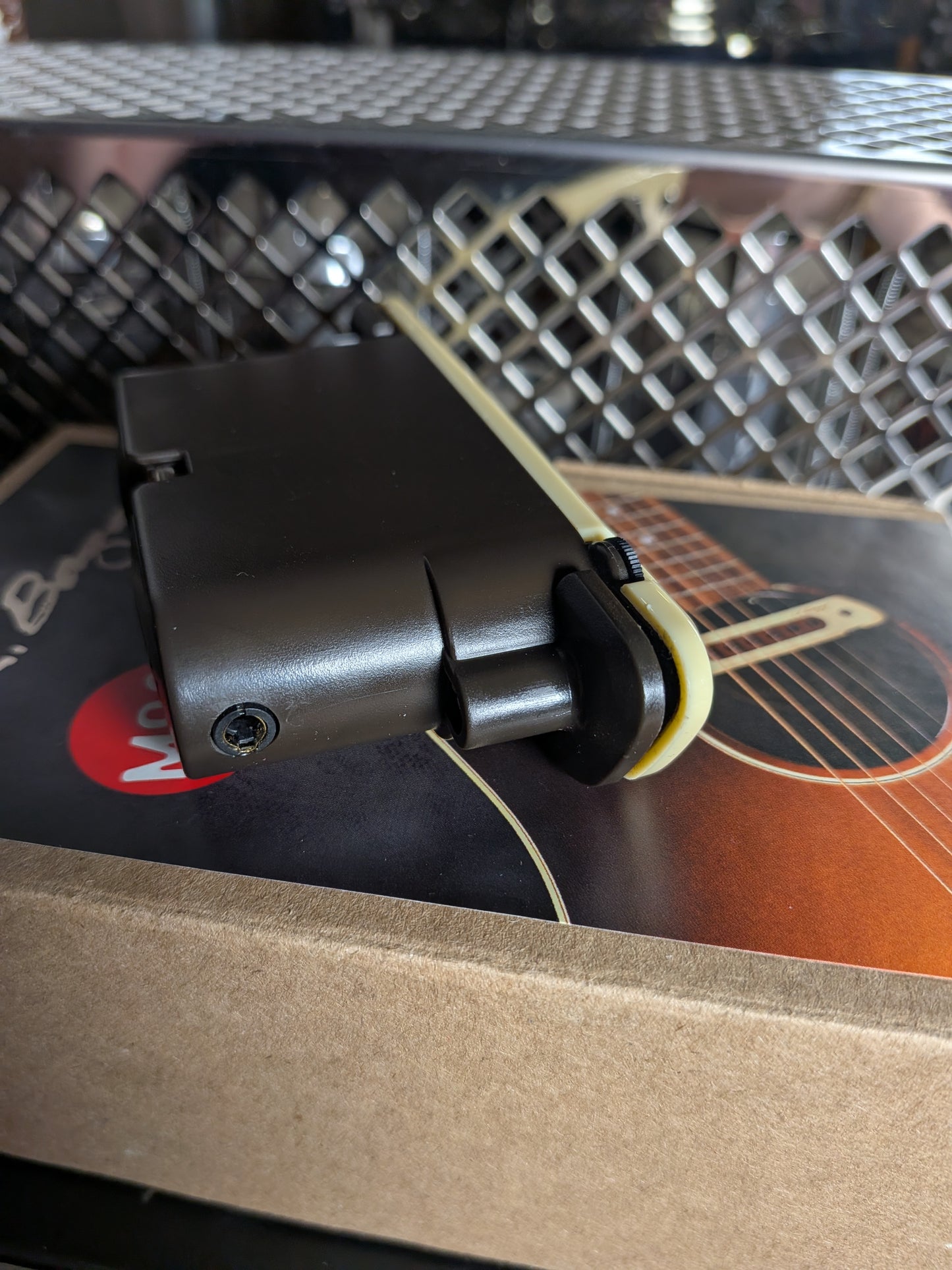 L.R. Baggs M80 Magnetic Pickup w/Full Range 3D Body Sensitivity w/Box (Used)