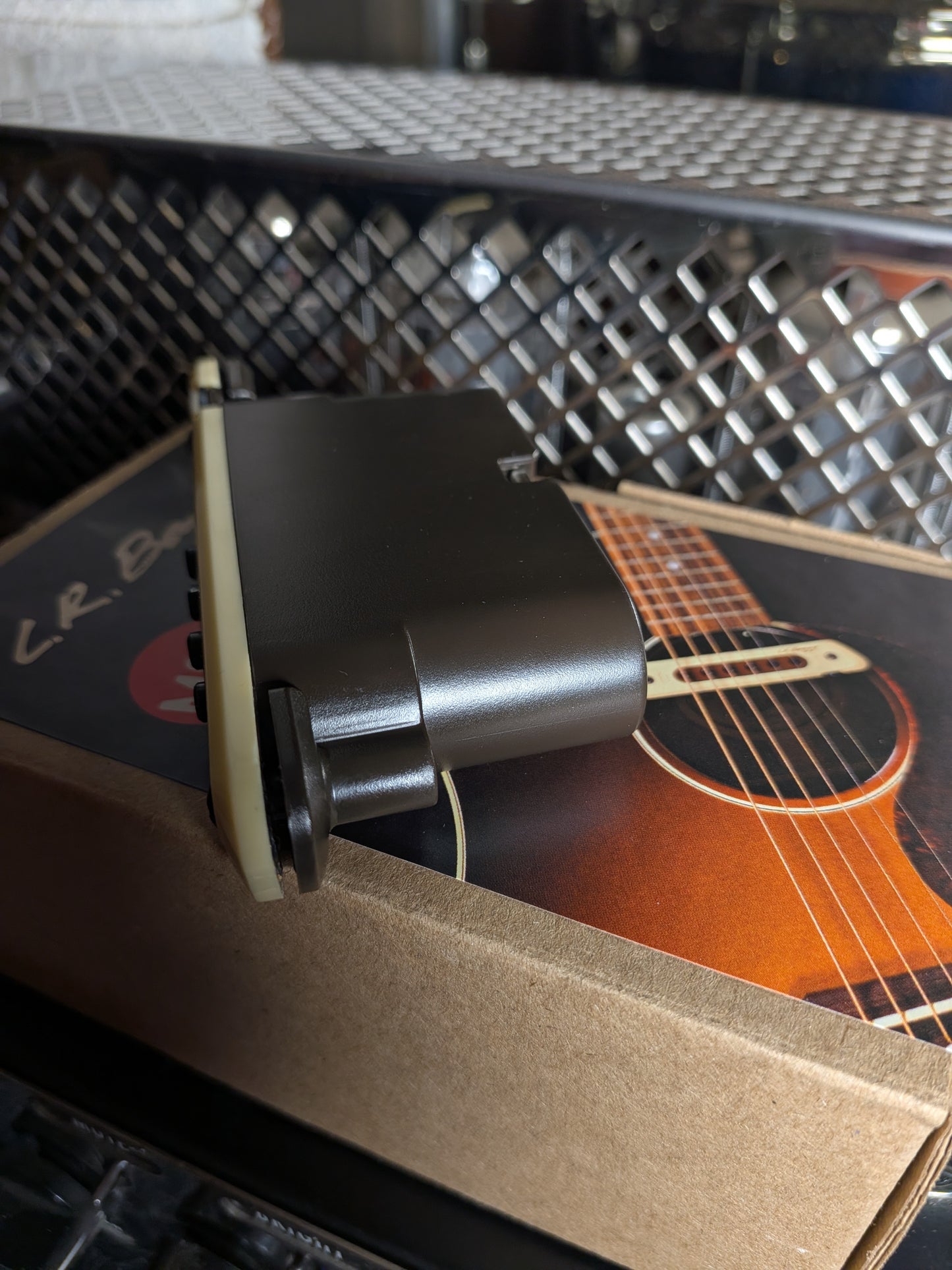 L.R. Baggs M80 Magnetic Pickup w/Full Range 3D Body Sensitivity w/Box (Used)