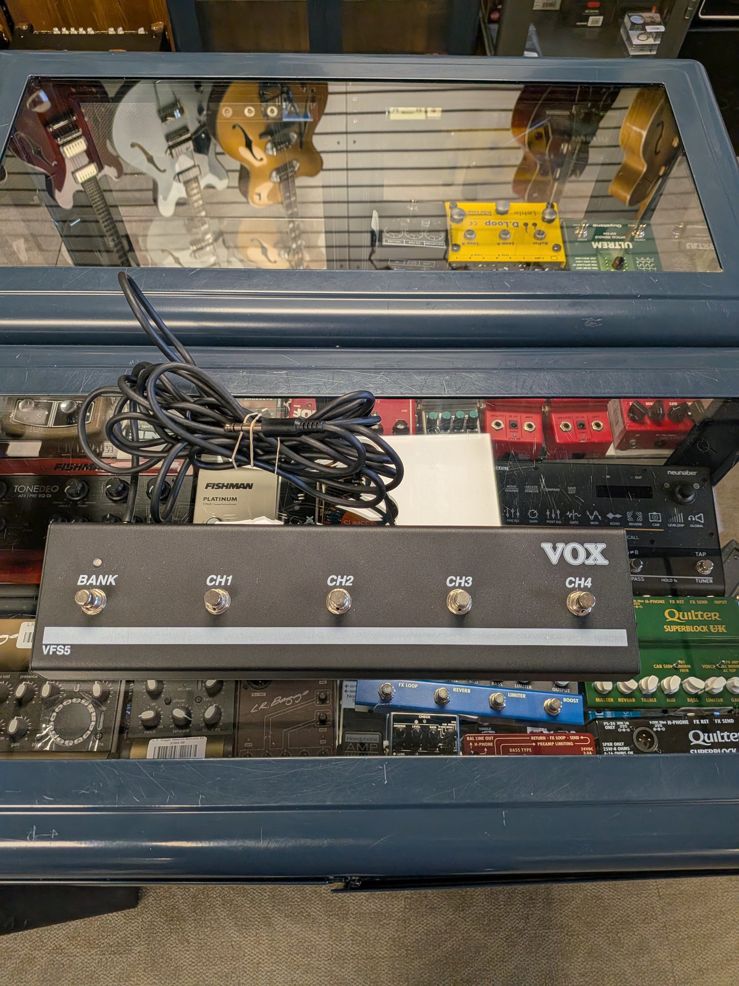 Vox AV30 10" 30w Electric Guitar Amplifier w/VFS5 Footswitch (Used)