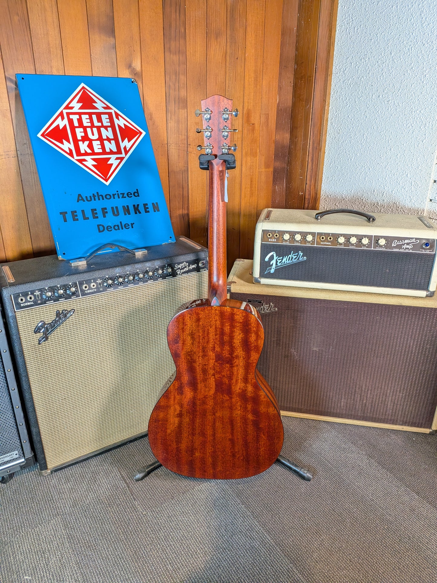 Eastman E1OOSS Deluxe Slope Shoulder Acoustic/Electric Guitar w/Gig Bag - Sunburst (Serial #M2601767)