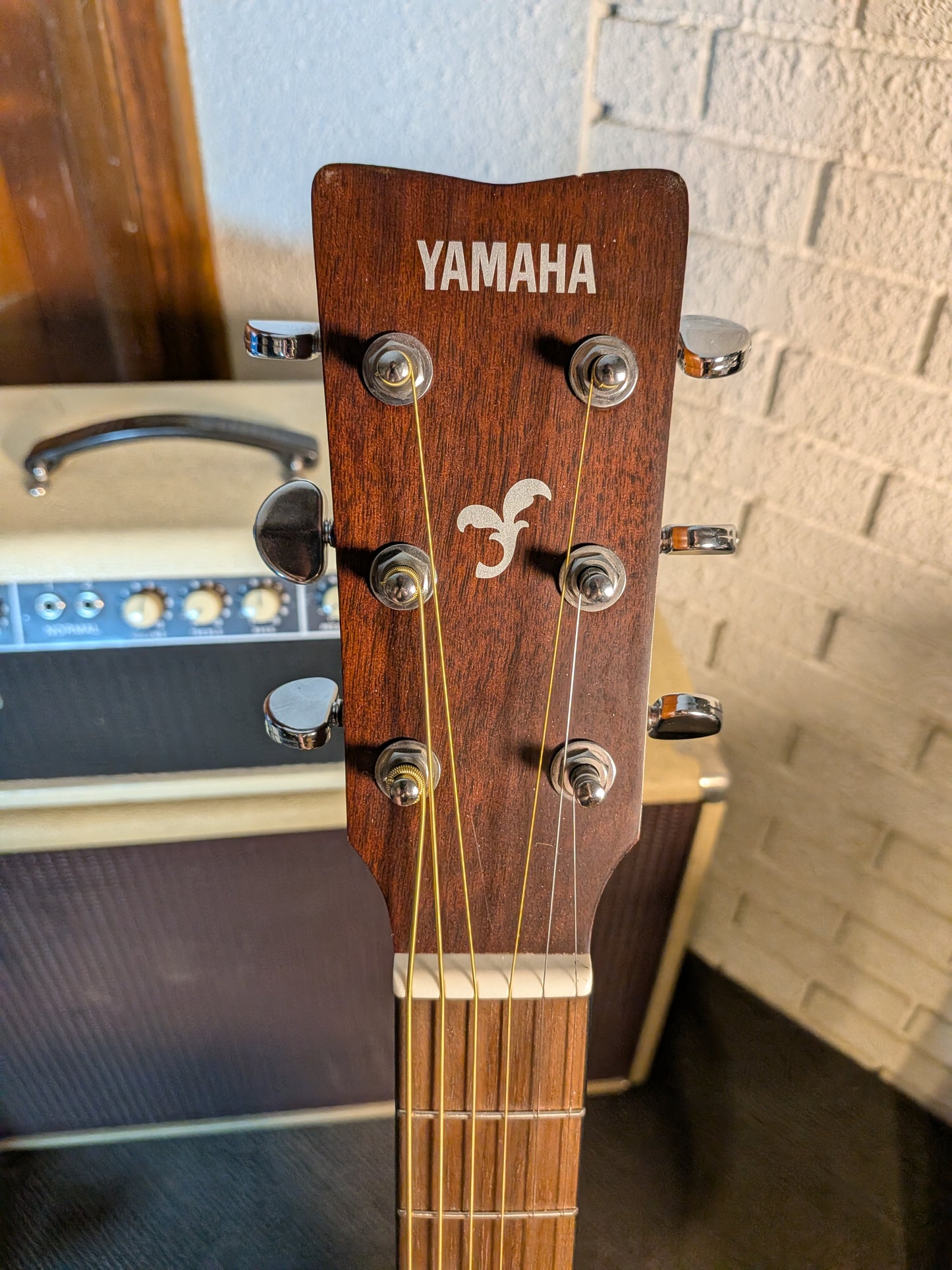 Yamaha FG800 Dreadnought Acoustic Guitar w/Gig Bag - Brown Sunburst (Used)