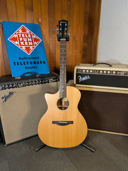 Eastman AC122L Left Handed Acoustic/Electric Guitar w/Gig Bag - Natural (B-Stock Serial #M2220410)