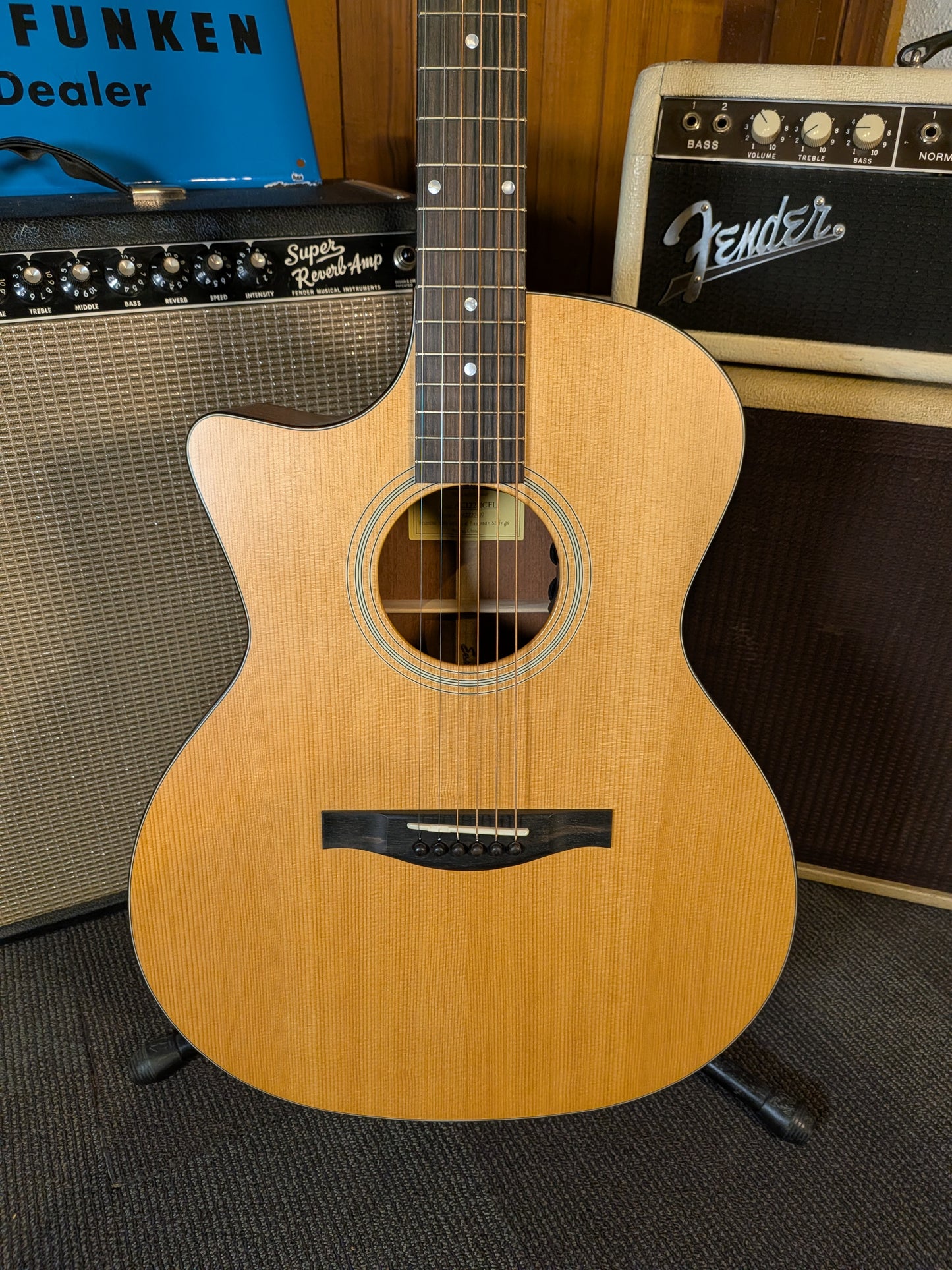Eastman AC122L Left Handed Acoustic/Electric Guitar w/Gig Bag - Natural (B-Stock Serial #M2220410)