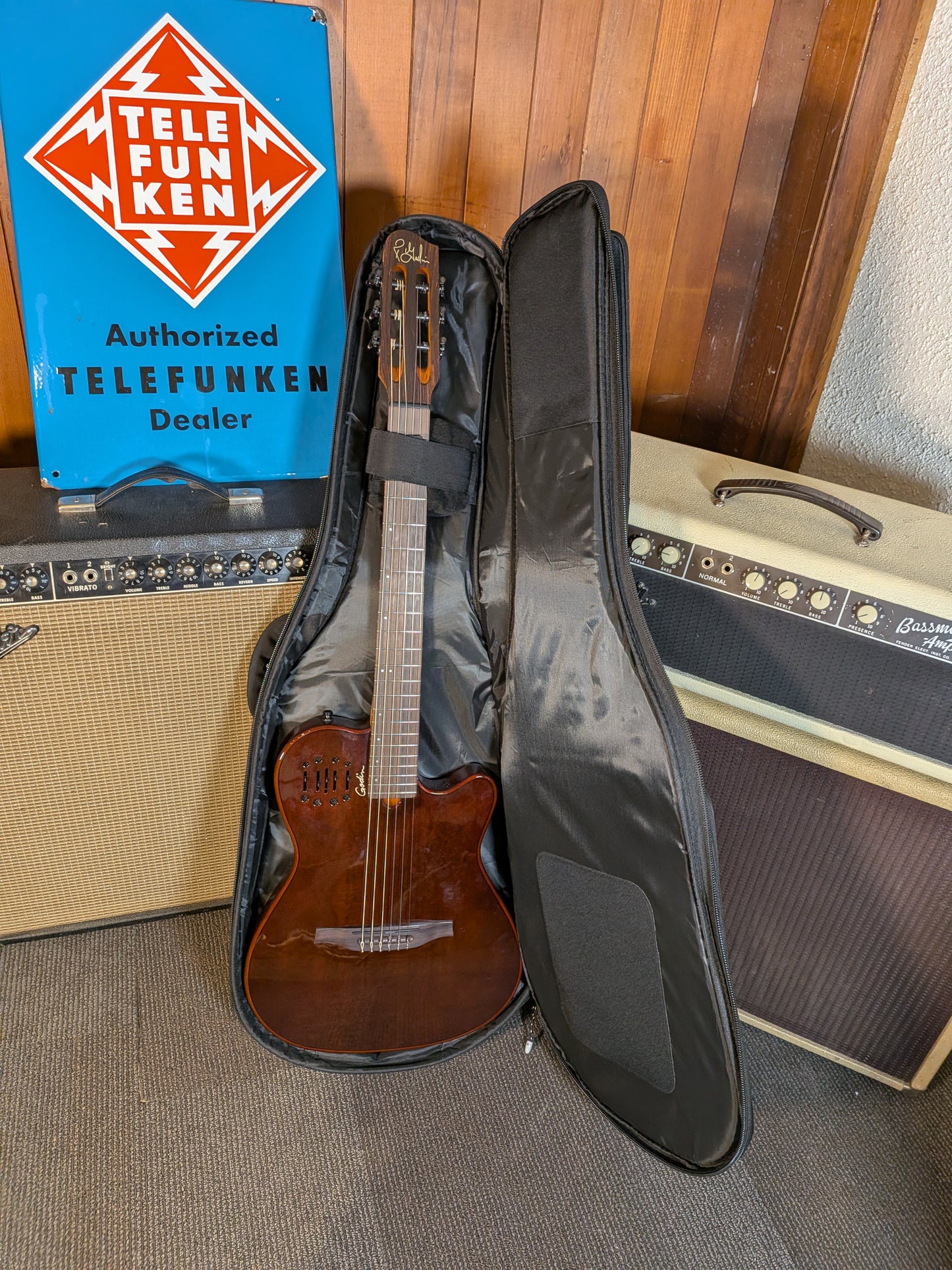 Godin Guitars Multiac Mundial w/Gigbag - Kanyon Burst (Used)