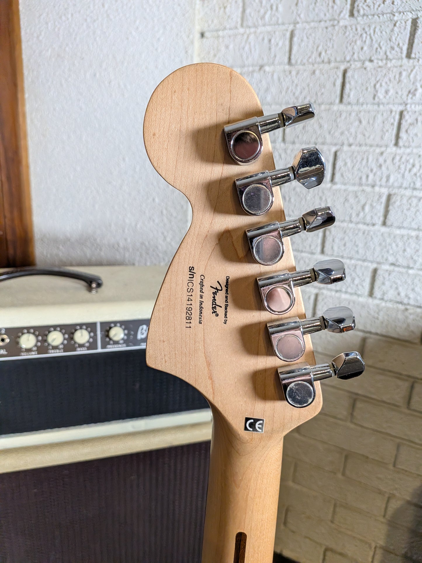 Squier Affinity Stratocaster Electric Guitar - Brown Sunburst (2014)