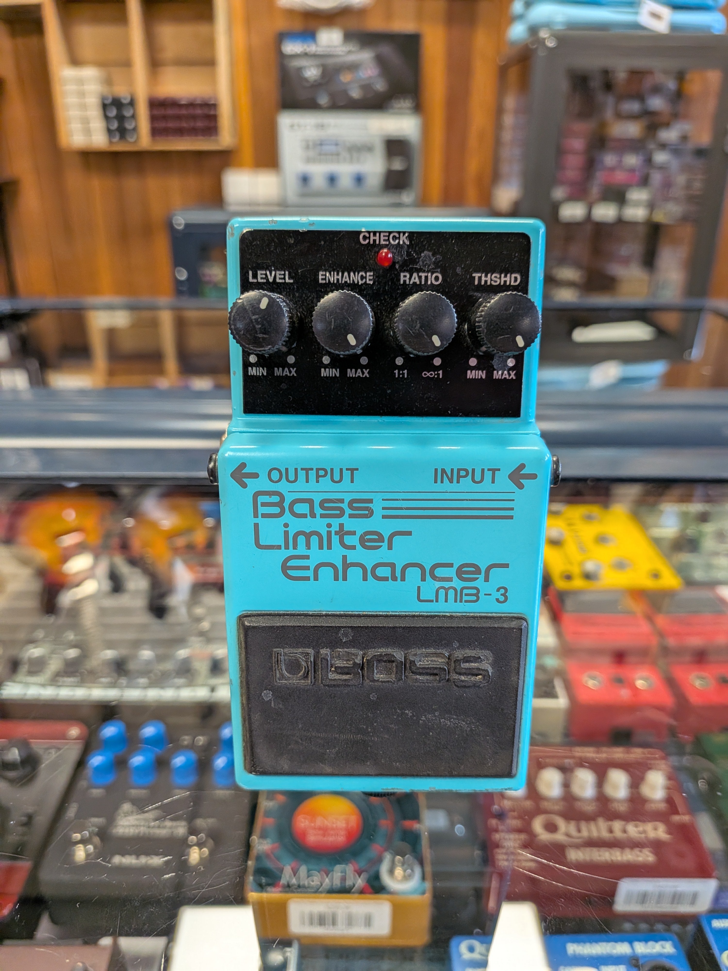 Boss LMB-3 Bass Limiter/Enhancer Pedal (Used) – Acoustic Music Shop