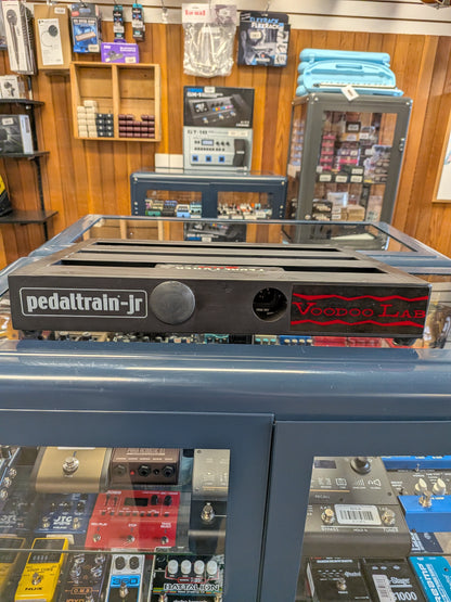 Pedaltrain Jr. Pedalboard w/Gig Bag & Voodoo Lab Pedal Power 2 Plus (Used)