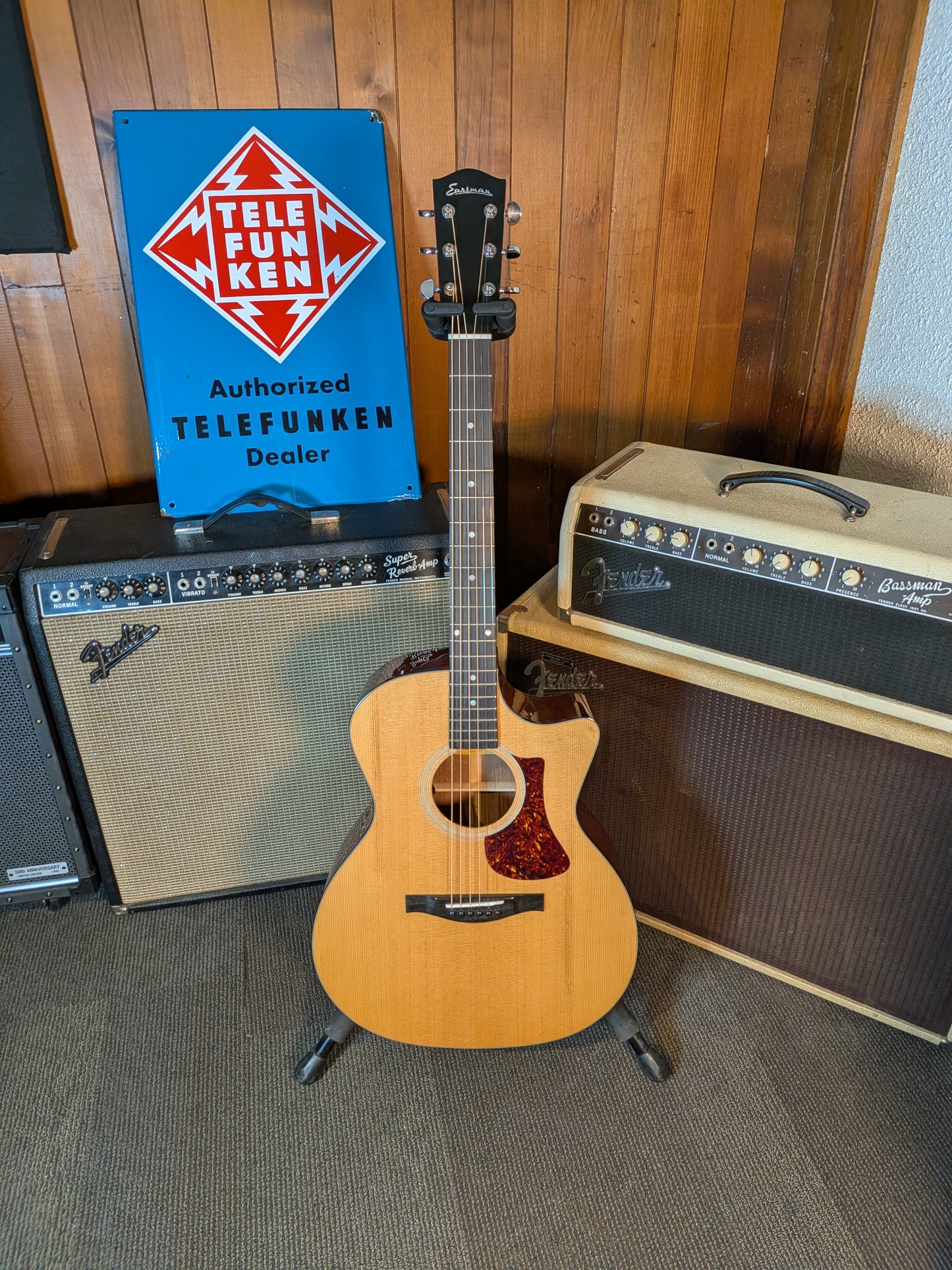 Eastman AC122-1CE Deluxe Acoustic/Electric Guitar w/Gig Bag - Natural (Serial #M2601756)