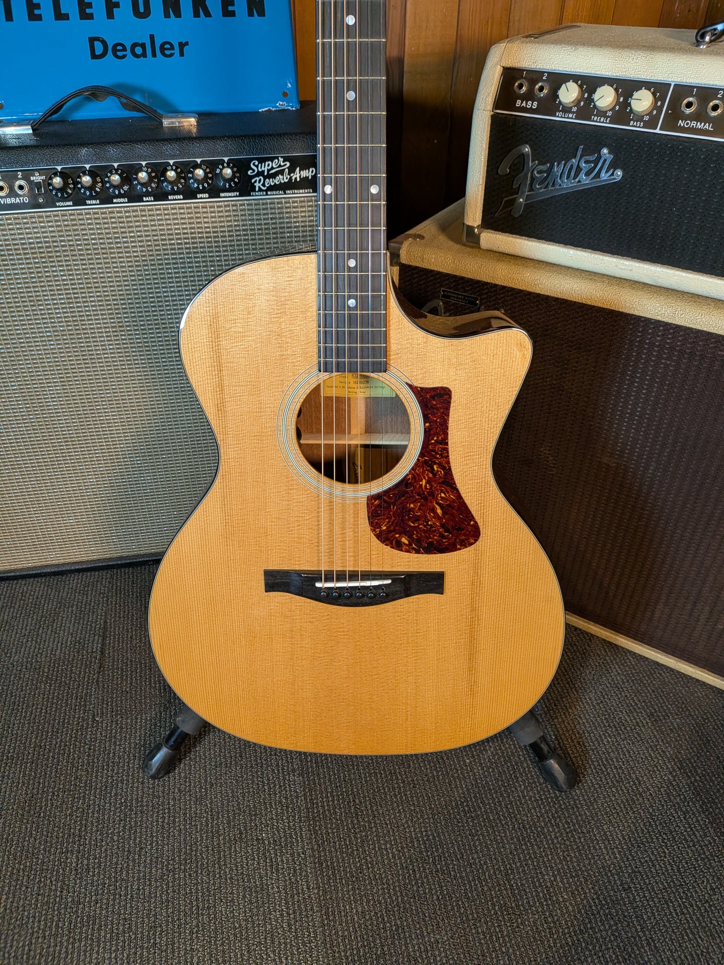 Eastman AC122-1CE Deluxe Acoustic/Electric Guitar w/Gig Bag - Natural (Serial #M2601756)