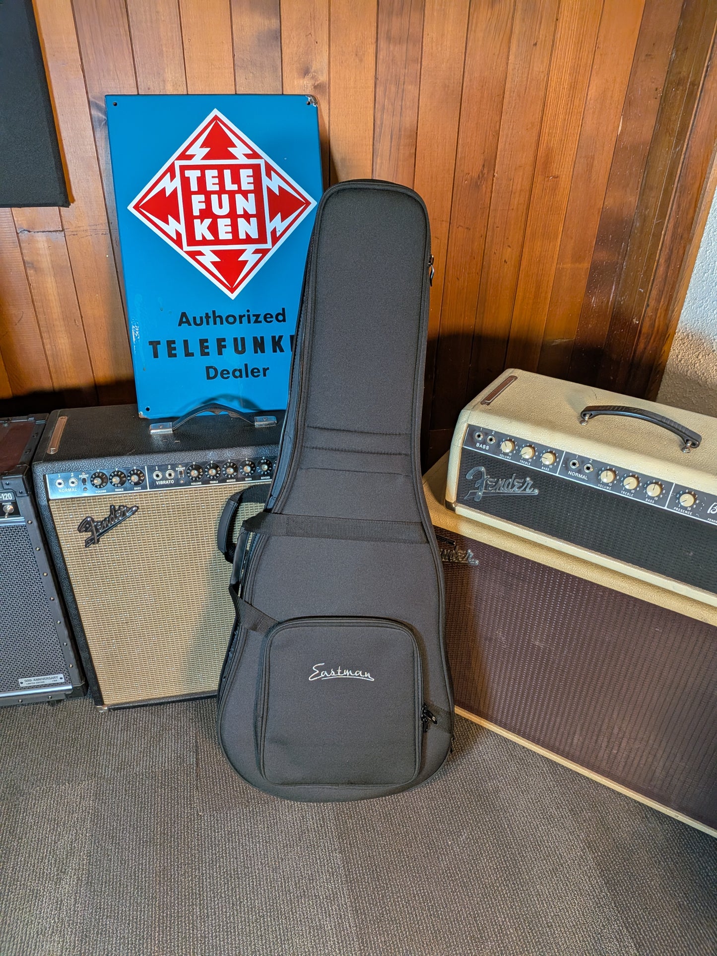 Eastman AC122-1CE Deluxe Acoustic/Electric Guitar w/Gig Bag - Natural (Serial #M2601756)