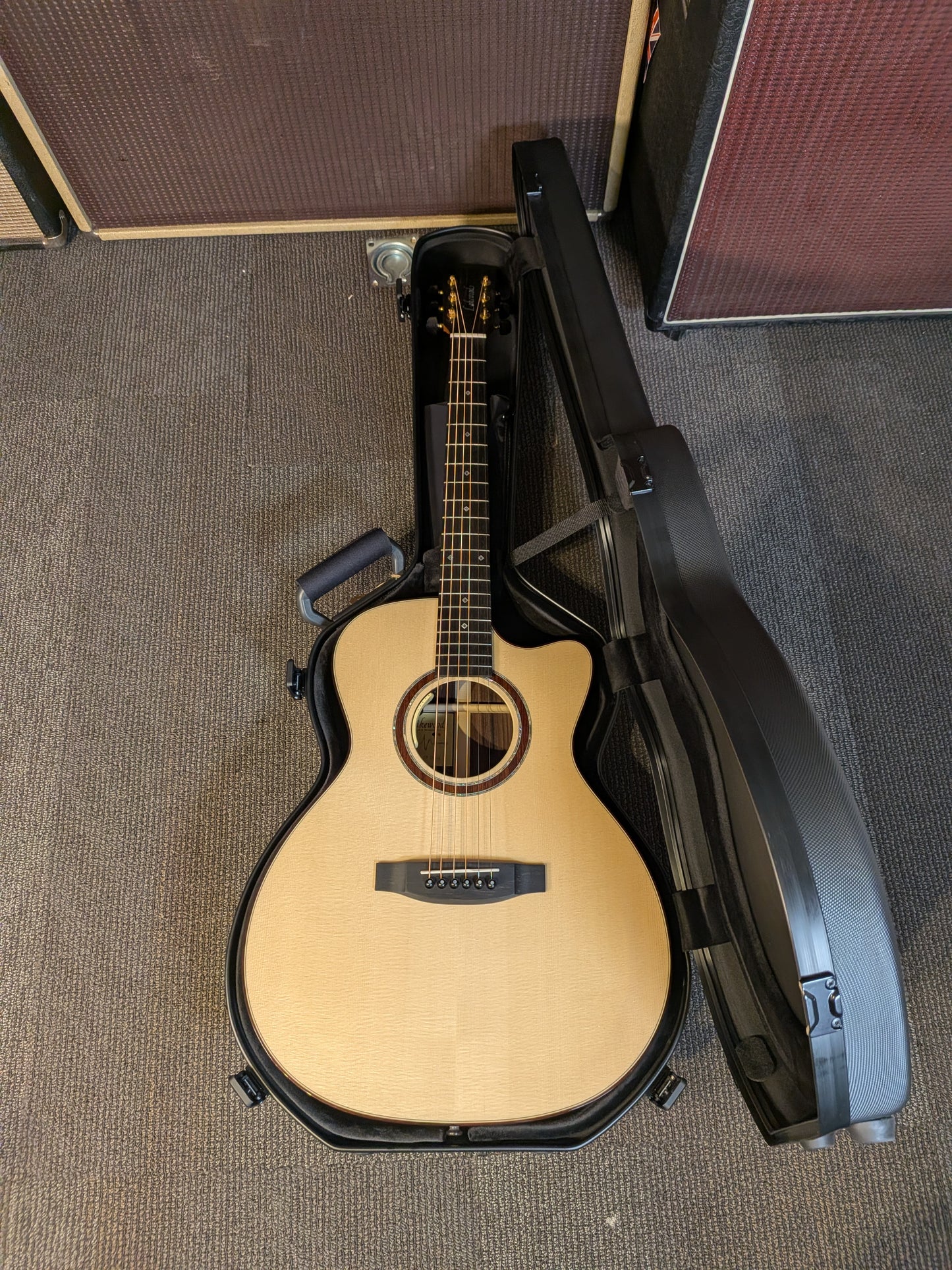 Lakewood M-32 CP Deluxe Acoustic/Electric Guitar w/Case (Serial #37211)