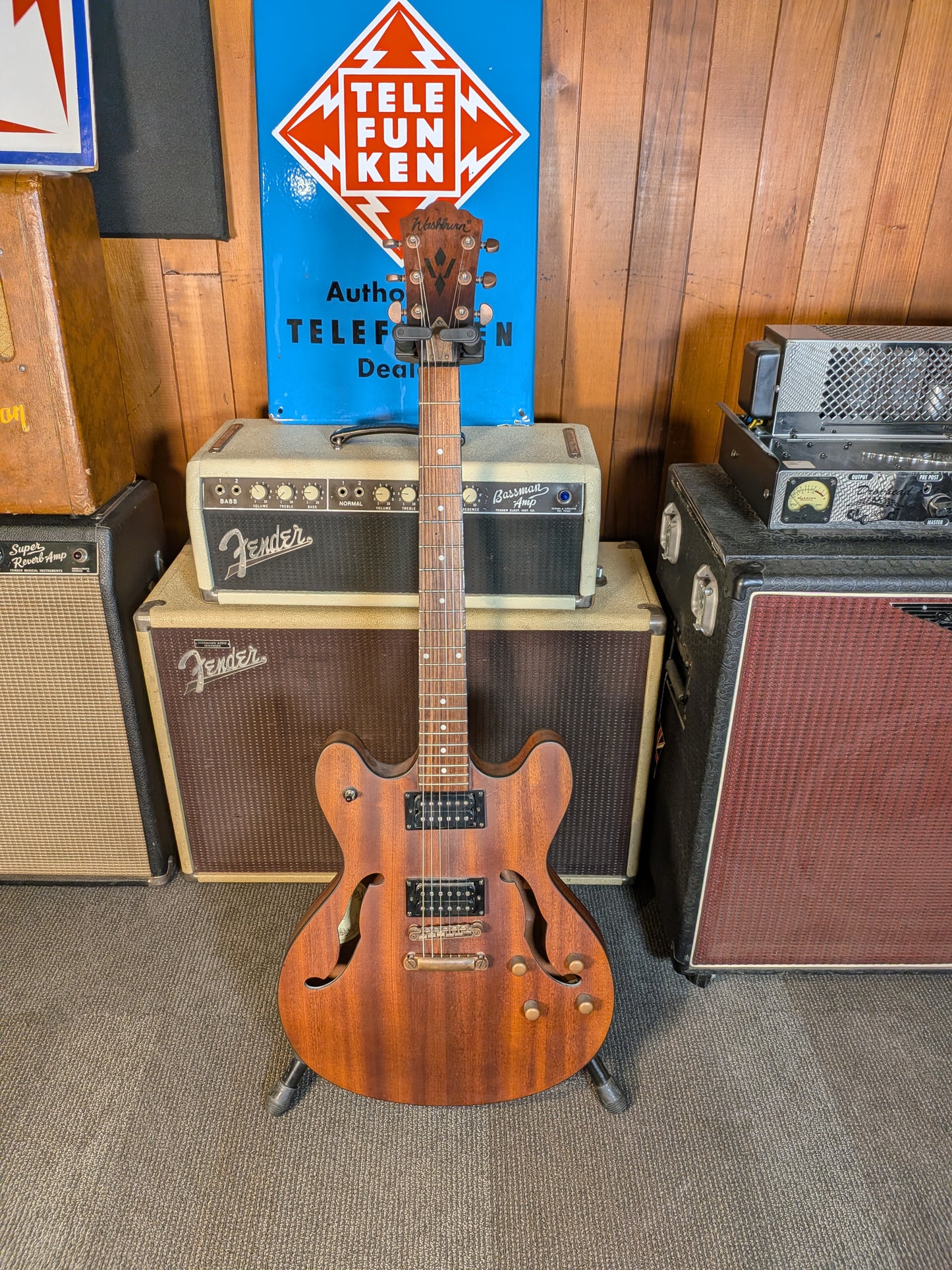 Washburn HB32DM Semi-Hollow Electric Guitar w/Gig Bag - Mahogany (Used)
