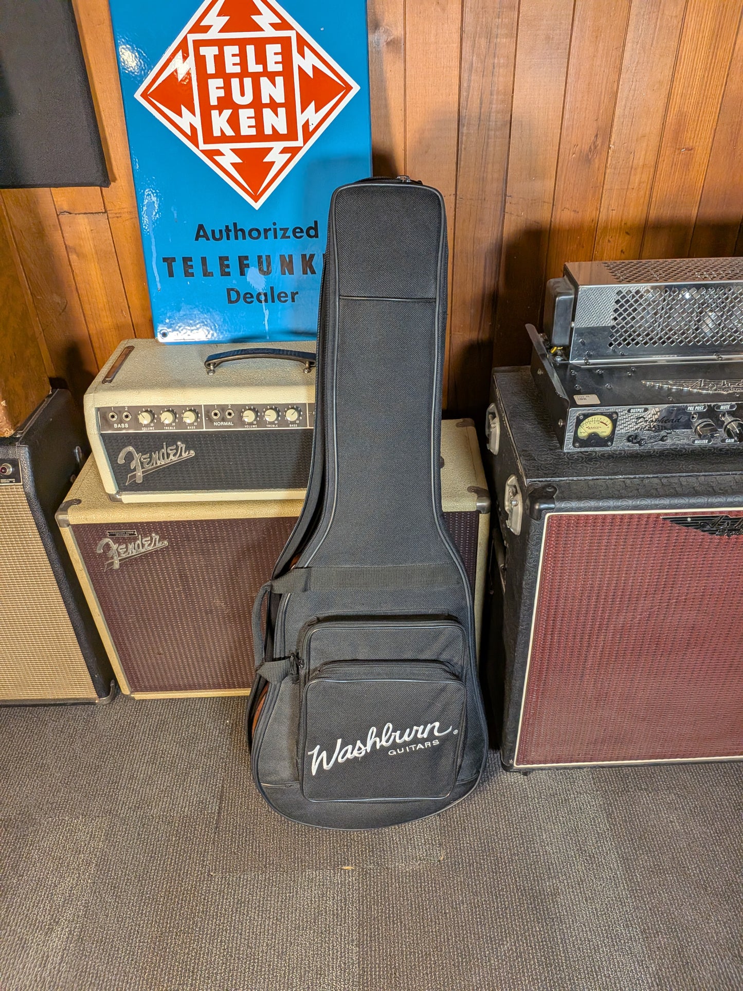 Washburn HB32DM Semi-Hollow Electric Guitar w/Gig Bag - Mahogany (Used)