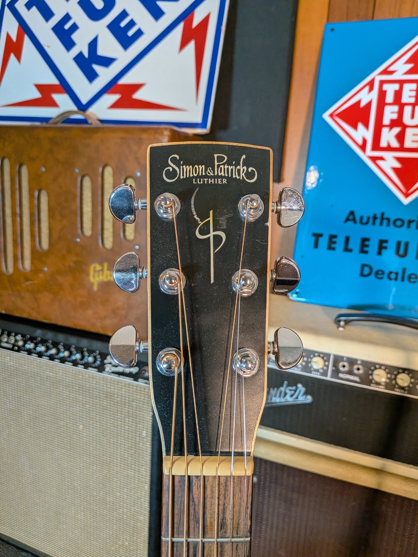 Simon & Patrick Songsmith Folk Acoustic Guitar w/Case - Sunburst (Used)