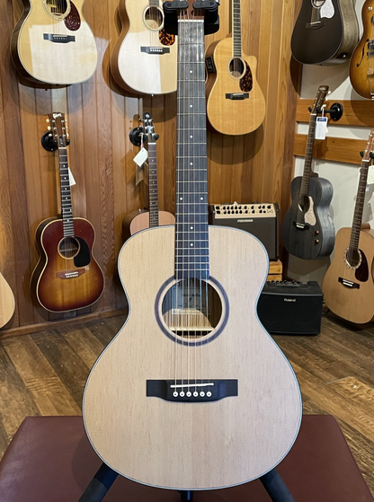 More Better Junior Acoustic Guitar w/Gig Bag