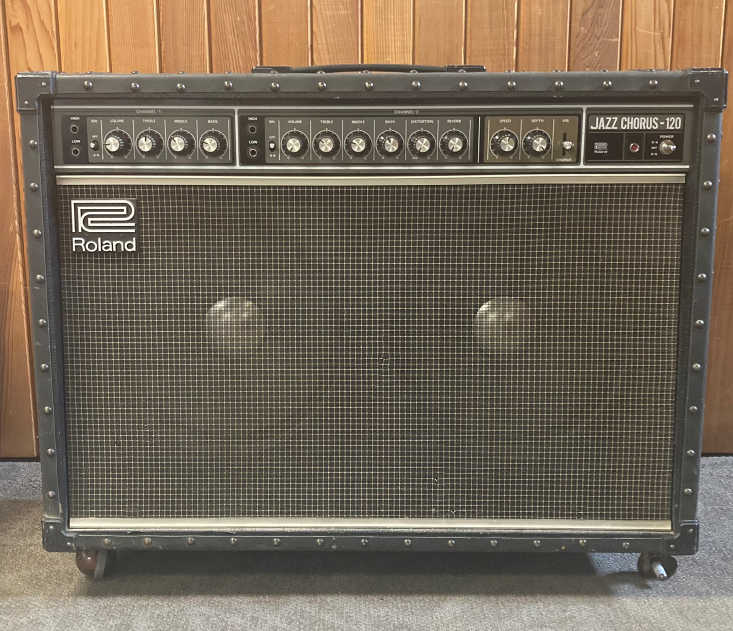 Roland JC-120 Jazz Chorus w/Footswitch (1981) – Acoustic Music Shop Roland JC-120 Jazz Chorus w/Footswitch (1981) – Acoustic Music Shop
