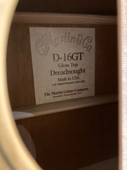 Martin D-16GT (2000)