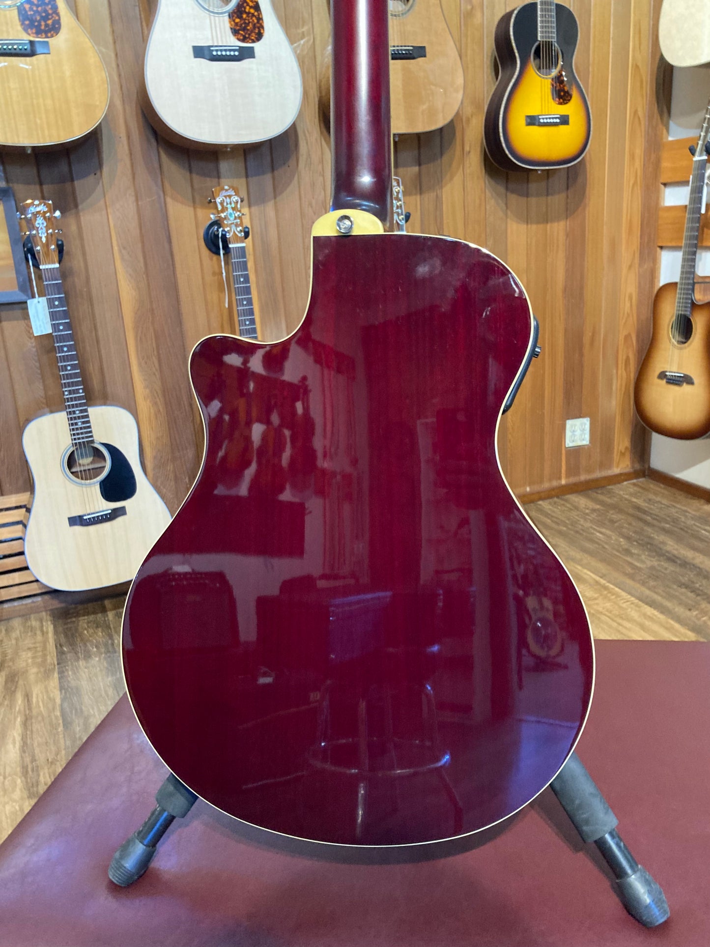 Yamaha APX 700 (Used)
