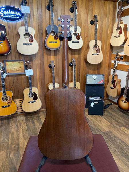 Martin D-18 (1977)