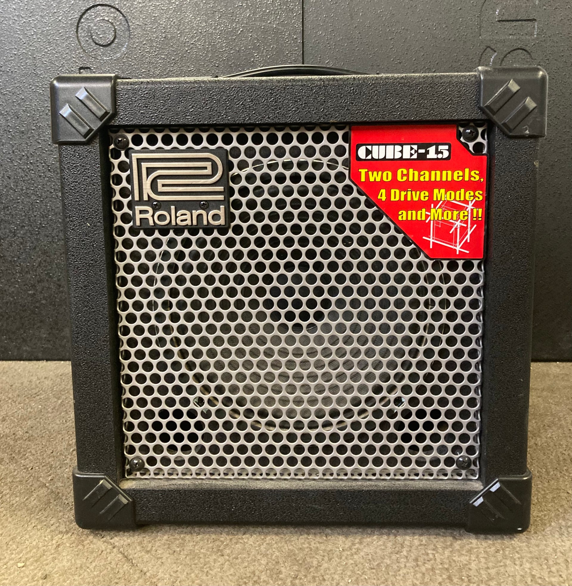 Roland Cube 15 (Used) – Acoustic Music Shop
