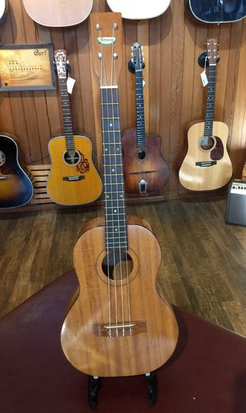 Harmony baritone uke (60's)
