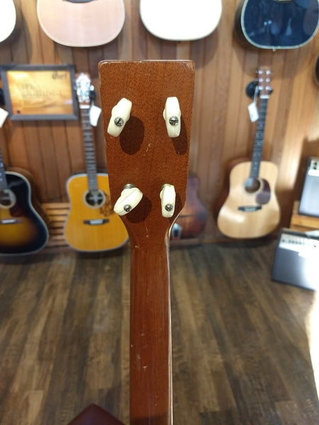 Harmony baritone uke (60's)