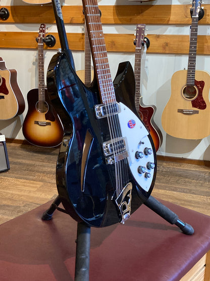 Rickenbacker 330/12 (2020)