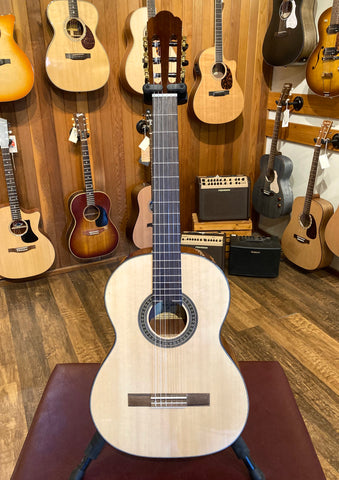 More Better SM Classical Guitar w/Gig Bag