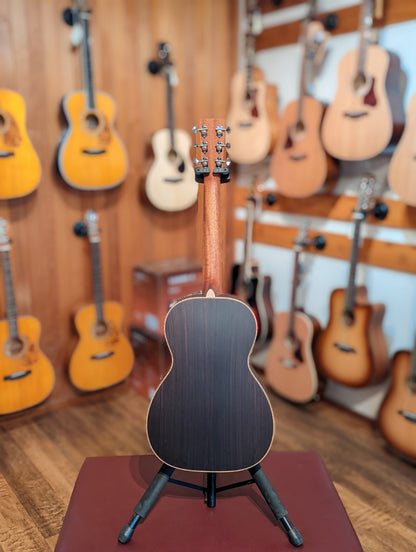 Larrivée 0-40 Rosewood Sunburst Special w/Case
