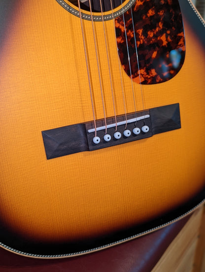 Larrivée 0-40 Rosewood Sunburst Special w/Case