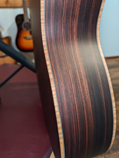 Larrivée 0-40 Rosewood Sunburst Special w/Case