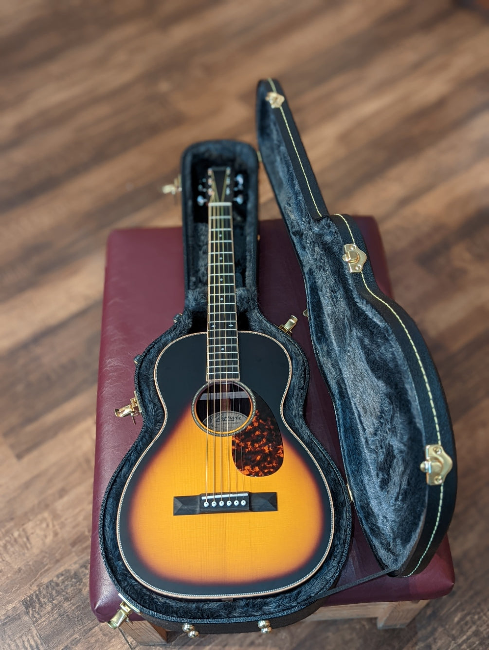 Larrivée 0-40 Rosewood Sunburst Special w/Case