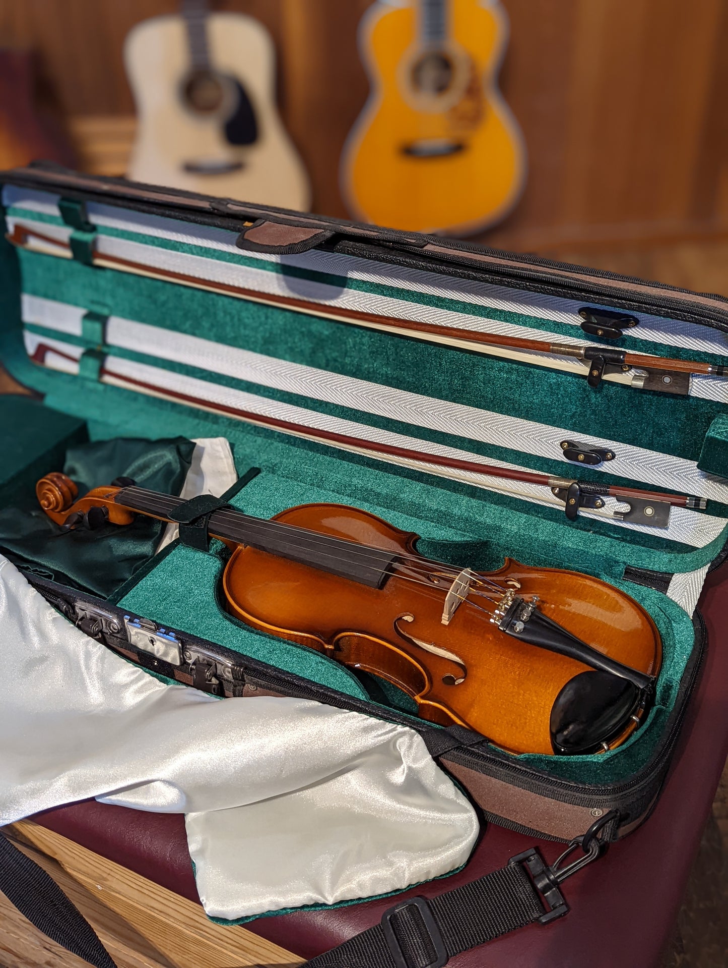 Hofner #62 Violin w/Case & 2 Bows (2001)