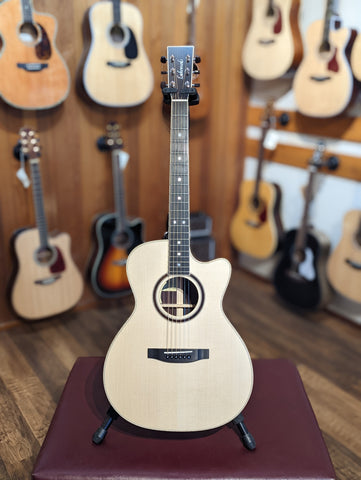 Lakewood M-32 Custom Acoustic/Electric Guitar w/Case