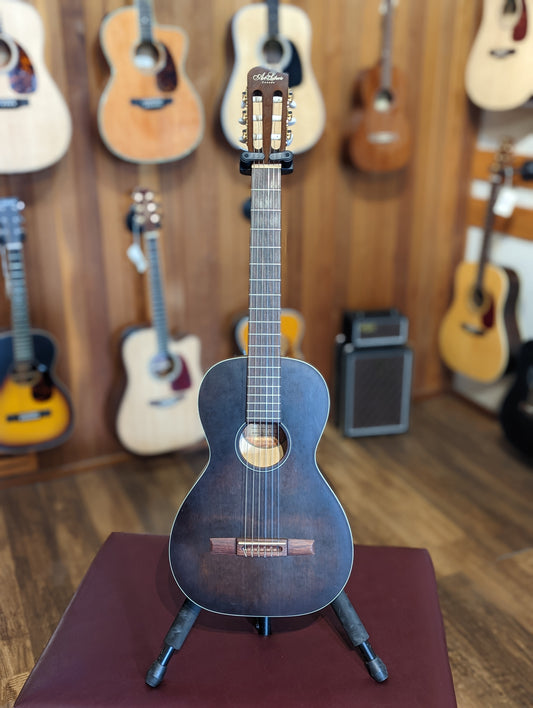 Art & Lutherie Roadhouse Nylon Bourbon Burst w/Gig Bag (Used)