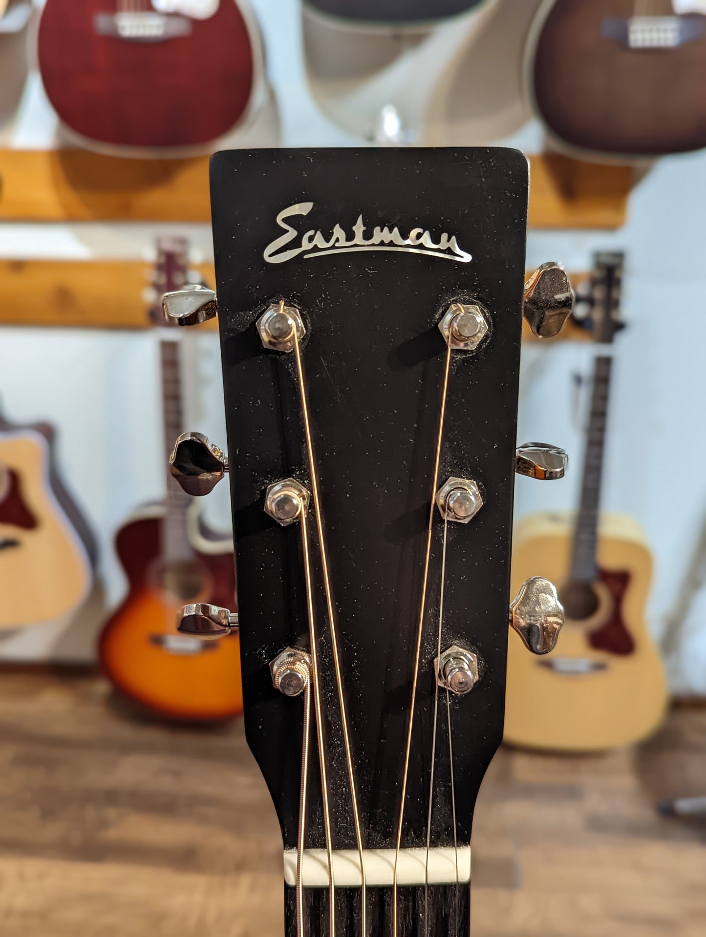 Eastman E2D-CD Acoustic Electric Guitar w/Gig Bag (Used)