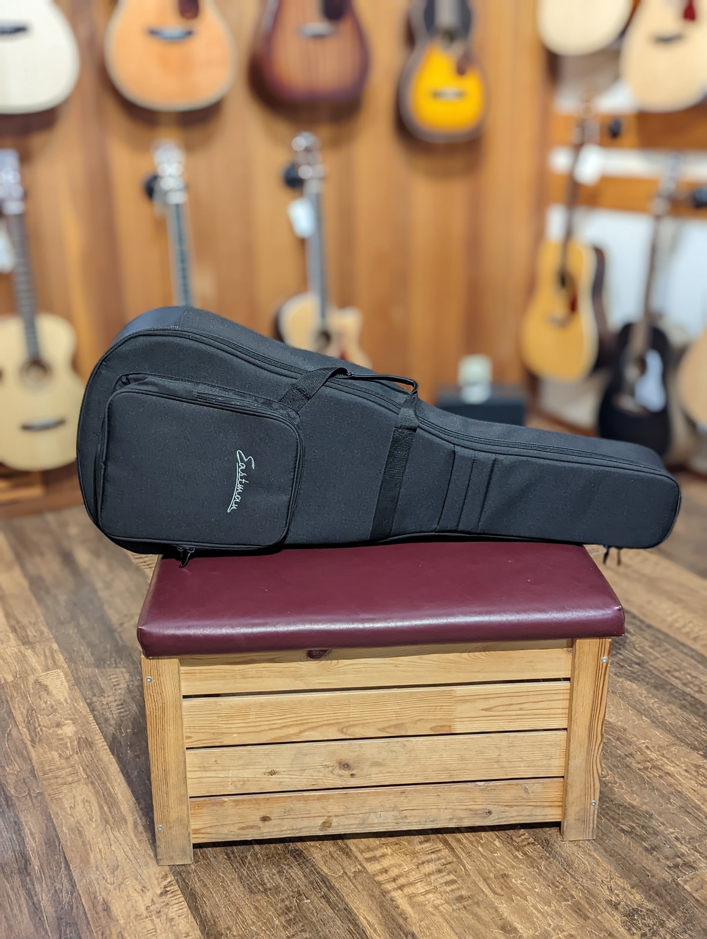 Eastman E2D-CD Acoustic Electric Guitar w/Gig Bag (Used)