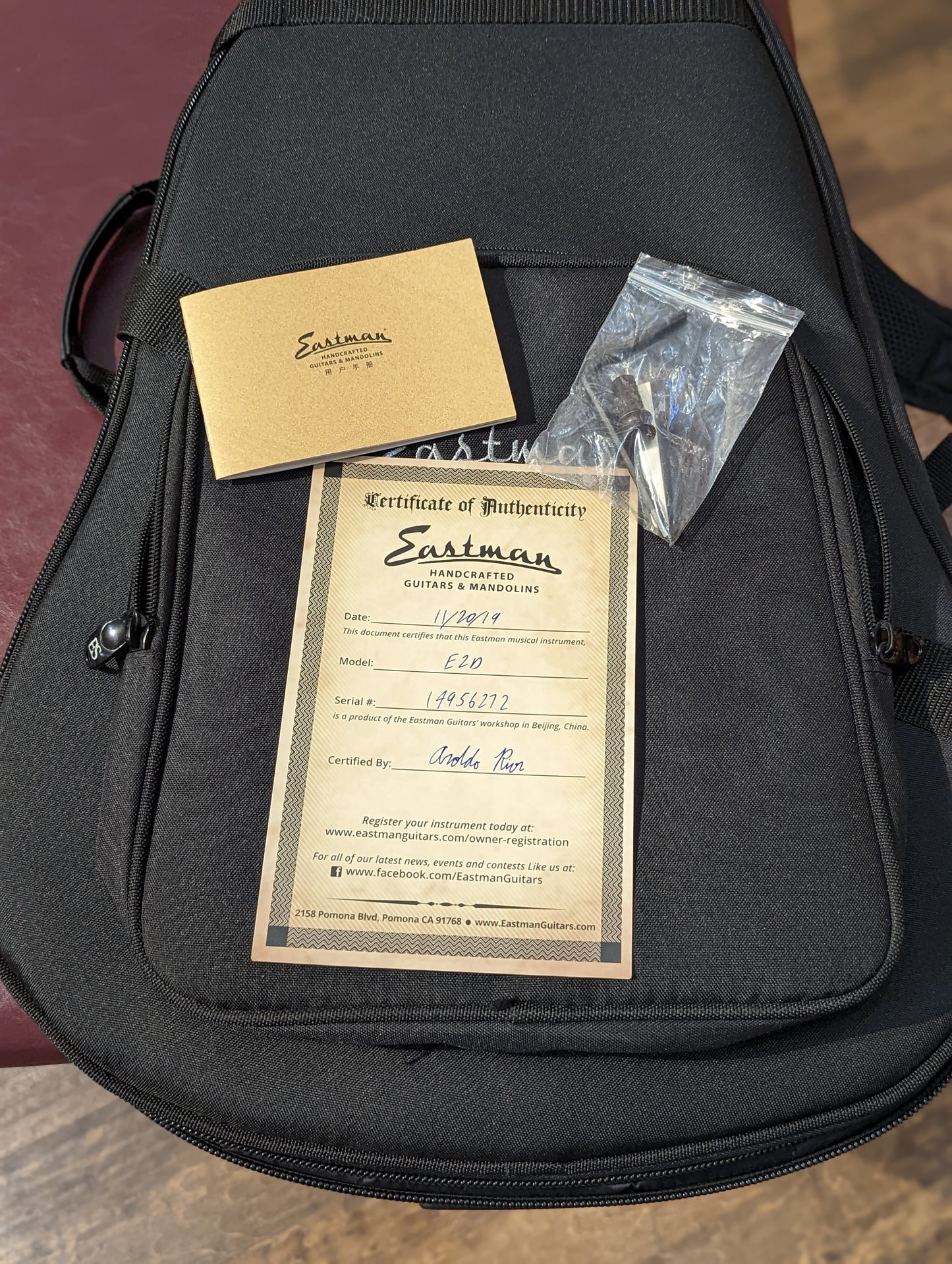 Eastman E2D-CD Acoustic Electric Guitar w/Gig Bag (Used)