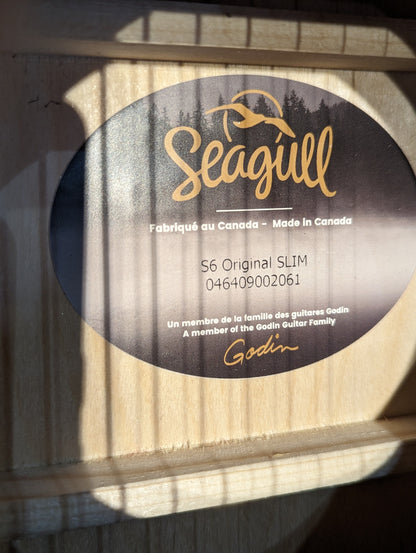 Seagull Guitars S6 Cedar Original Slim Acoustic Guitar w/Gig Bag (Store Demo)