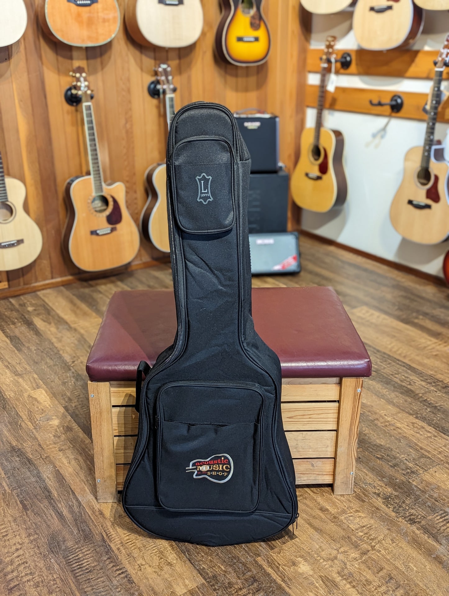Seagull Guitars S6 Cedar Original Slim Acoustic Guitar w/Gig Bag (Store Demo)