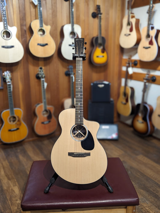 Martin SC-10E Road Series Acoustic/Electric Guitar w/Case (Used)